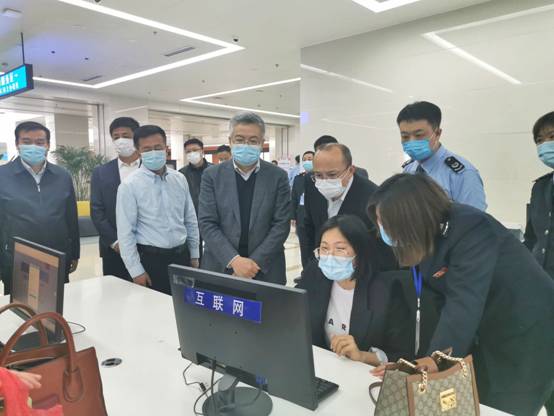 省局领导来大厅视察5.jpg
